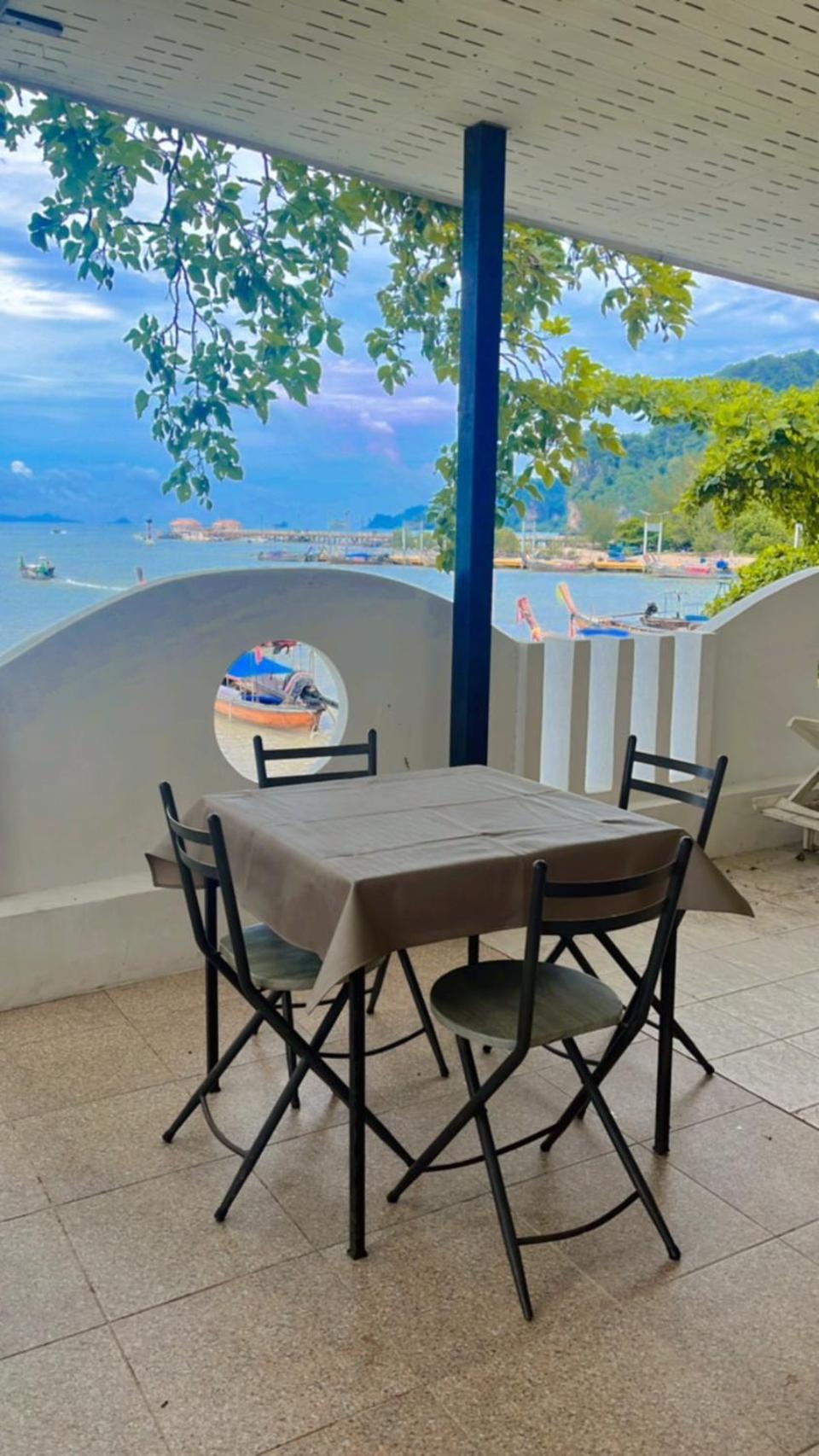 Chom By The Sea Hotel Ao Nam Mao Eksteriør billede